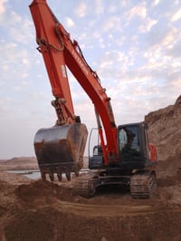 حفارة نوع Z3للبيع أو مراوس بZعادي للتواصل 07853779900