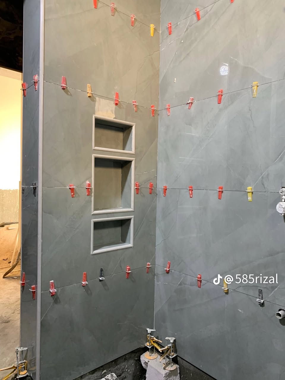 خلفه سراميك جداري ارضي متفرغ حاليا شغل اوله ‭٠٧٧٤ ٢٤٤ ٨١٤٩‬
