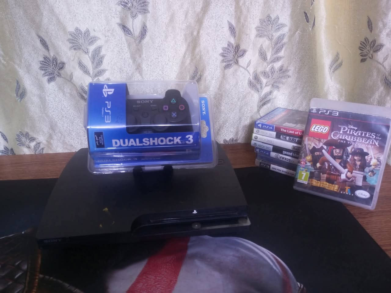 سلام عليكم
جهاز بلي 3 سلم (مفتوح) 

يحتوي على 8 العاب مع تنزيل العاب حسب طلب

و هارد بحجم 320 غيغا يحتوي على 40 لعبة 

نوع تهكير كاستم

ملحقات جهاز جوستك عدد واحد
كيبل طاقة
كيبل hd

ذاكرة جهاز الداخلية 160 غيغا 

يوجد ضمان للجهاز

يوجد توصيل لجميع محافظات العراق

سعر جهاز بدون هارد 110 الف مع توصيل 

سعر جهاز مع الهارد 125 الف مع توصيل

موقع: ديوانية شارع مواكب سوك هرج شارع بليات

للاستفسار عن بقية تفاصيل: 

***********
