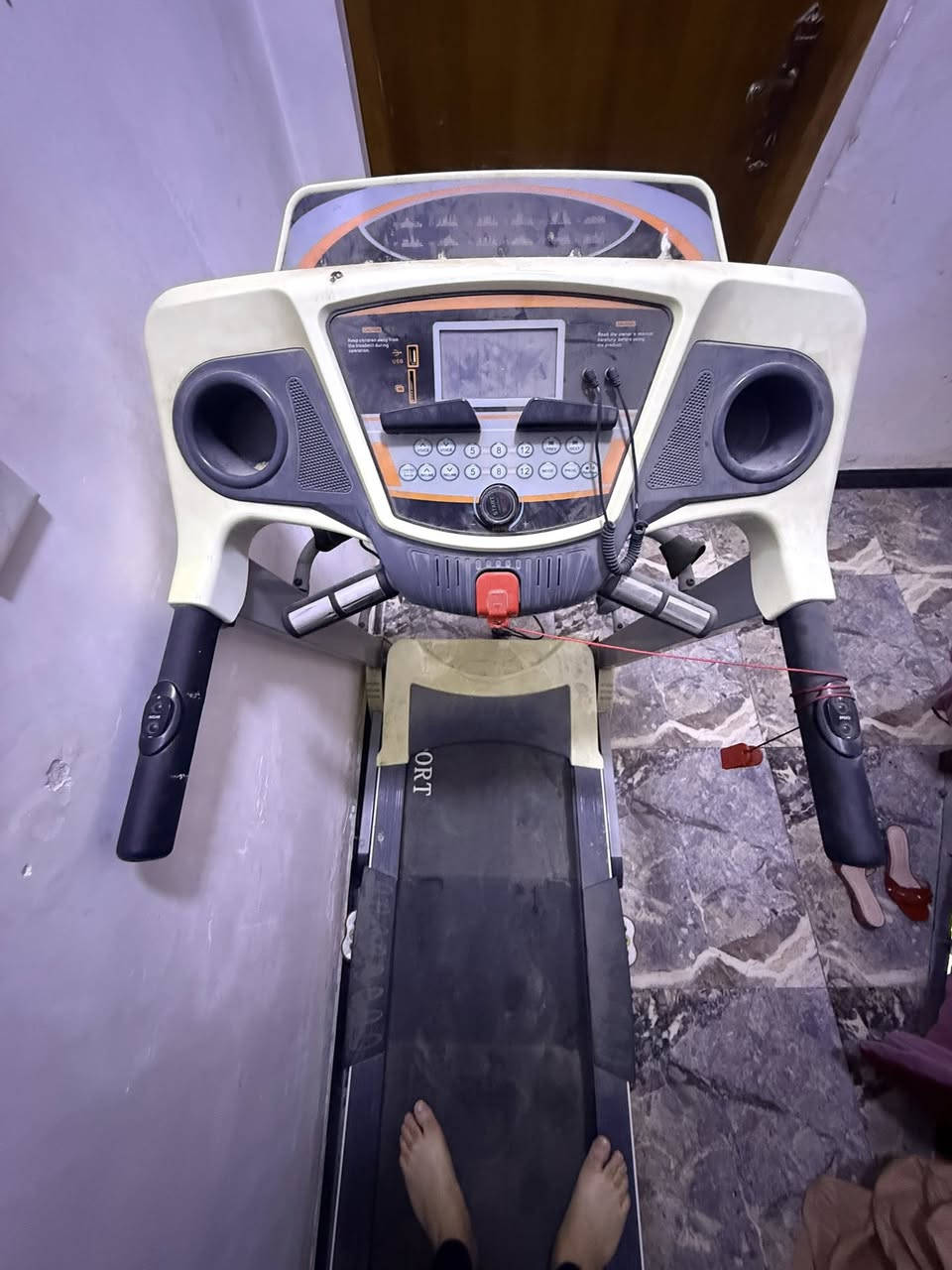 السلام عليكم جهاز ركض جديد مستعمل مرة وحدة درجة اولى السعر 275 للسافسار ***********
