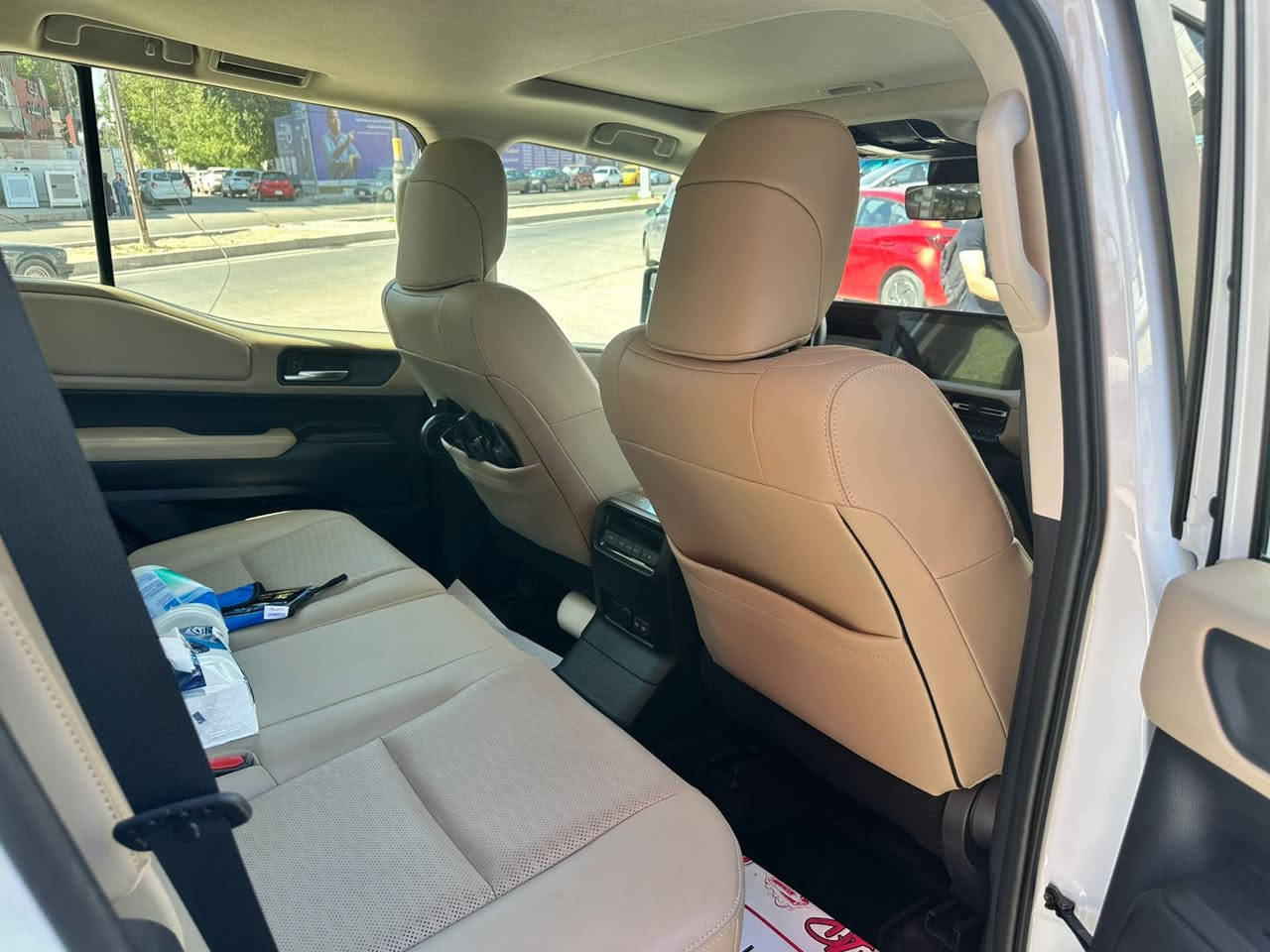 سلام عليكم 
للبيع برادو 2025 ساز
بعده داخل الضمان 
ماشيه 7000
السياره كفاله عامه 
مكان السياره بغداد /صليخ 600
للستفسار ***********
