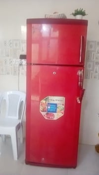 ثلاجه ب 500 وبيها مجال 07891838291