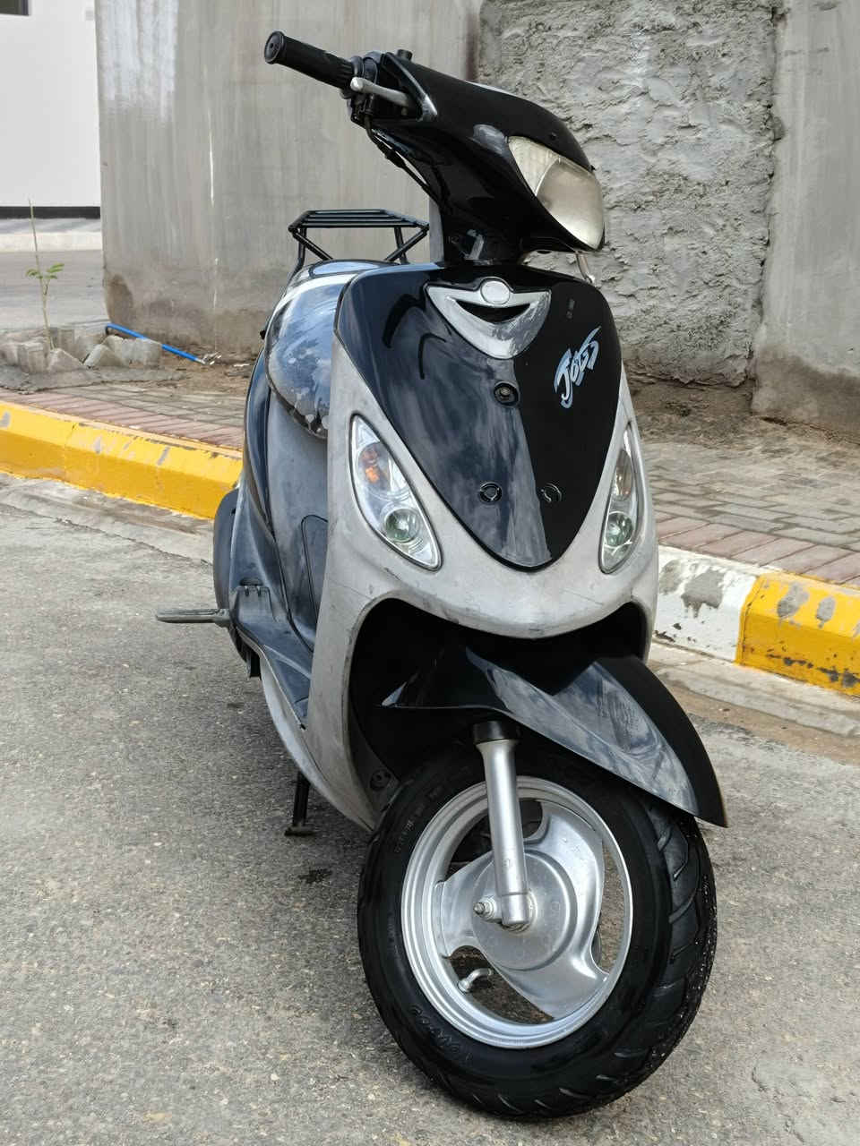 سلام عليكم دراجه ماكس منغولي للبيع مكفوله او مامفتوحه برغي او دواسات صفح موضحات بتصوير وهذني نادراً يجن وي ماكس ونكره سلف من الخير دراجه تخبل السعر 850 وبيه مجال وهذه رقمي ***********
