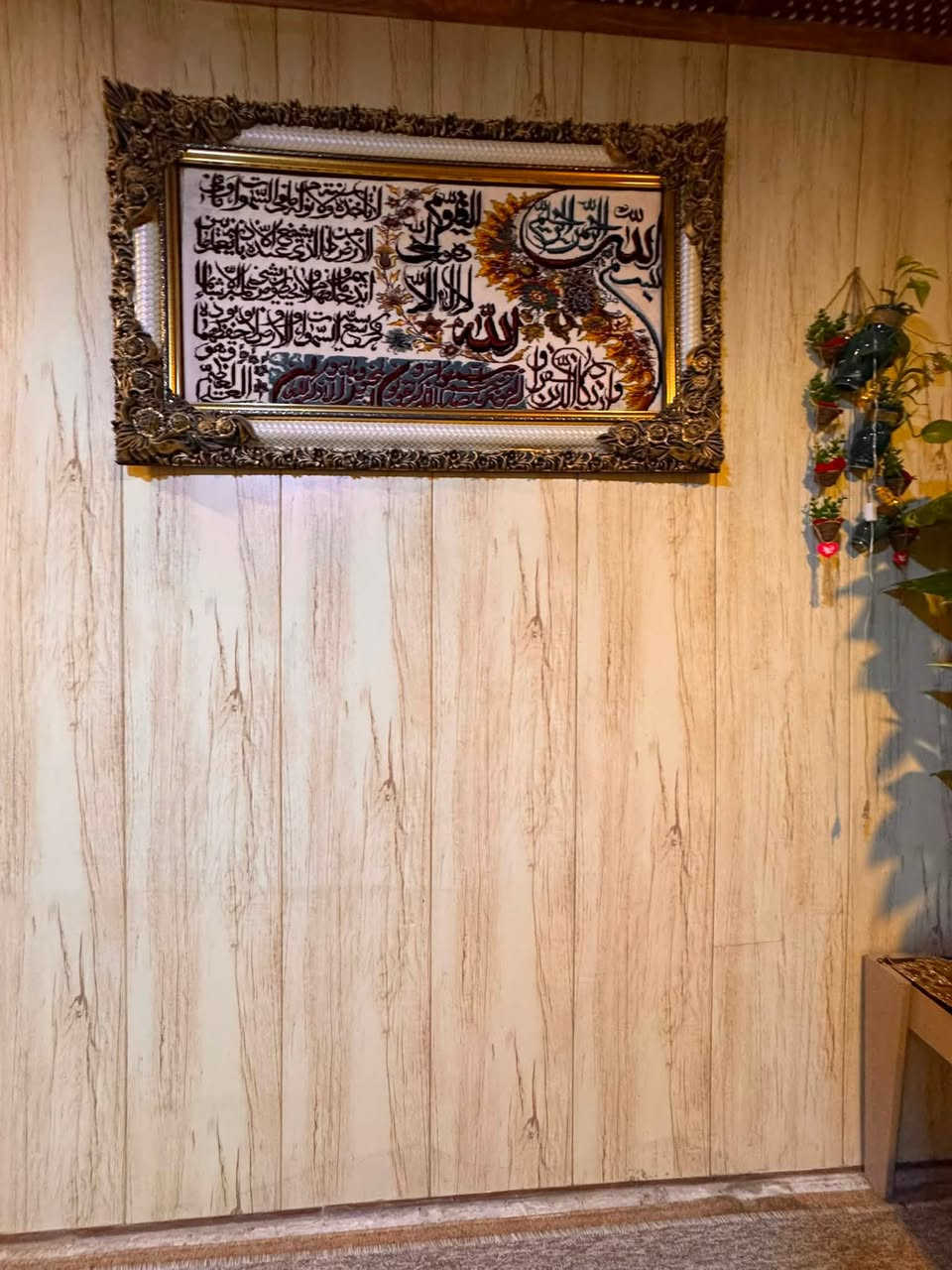 السلام عليكم و رحمة الله و بركاته
عندي تغليف جدار مستعمل بحالة جيدة 
ايراني درجة اولى ضد الكسر و الحرق 
غرفتين + مطبخ 
مع سقوف ثانويه جبس وليس بلاستك كما موضح بالصور 
مكاني بغداد -شورجة البياع 
*********** واتس اب فقط
