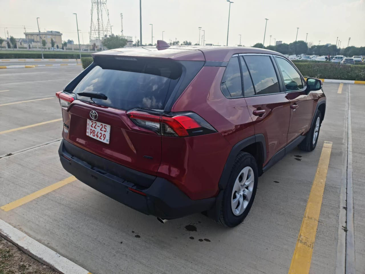 السلام عليكم للبيع 
راف 4 
موديل 2025 
الون ماروني 
الحادث فقط صندوق بدون دواخل بدون ايرباك 
مواصفات LE 
رادار 360 درجه 
كامره خلفيه 
تحكمات ستيرن 
شاشه كبيره 
ماشيه 21 الف mil 
السعر 230 و بيها مجال 
العنوان : اربيل 
للاستفسار: *********** 
*********** أربيل, العراق
