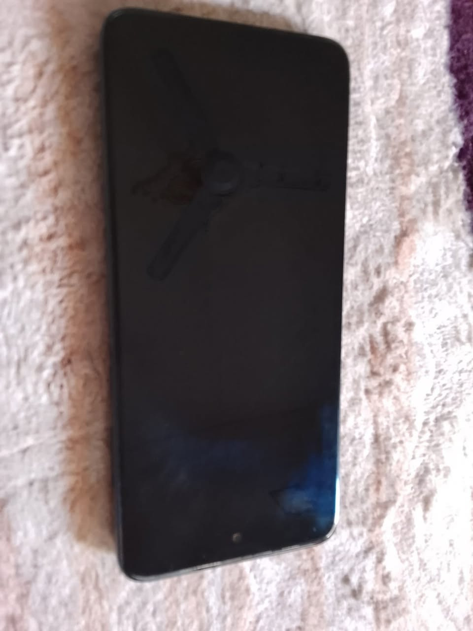 السلام عليكم 

مبايل بالصورة سيمكارت مقفول وبي فطر اللمس يشتغل طبيعي اي مشكلة ما بي

شحن سريع 
شاشة 90 هرتز
بطارية 5000
ذاكرة 64

السعر 50 وبي مجال مكاني بغداد حي العامل توصيل ماعدي 
واتساب ***********
