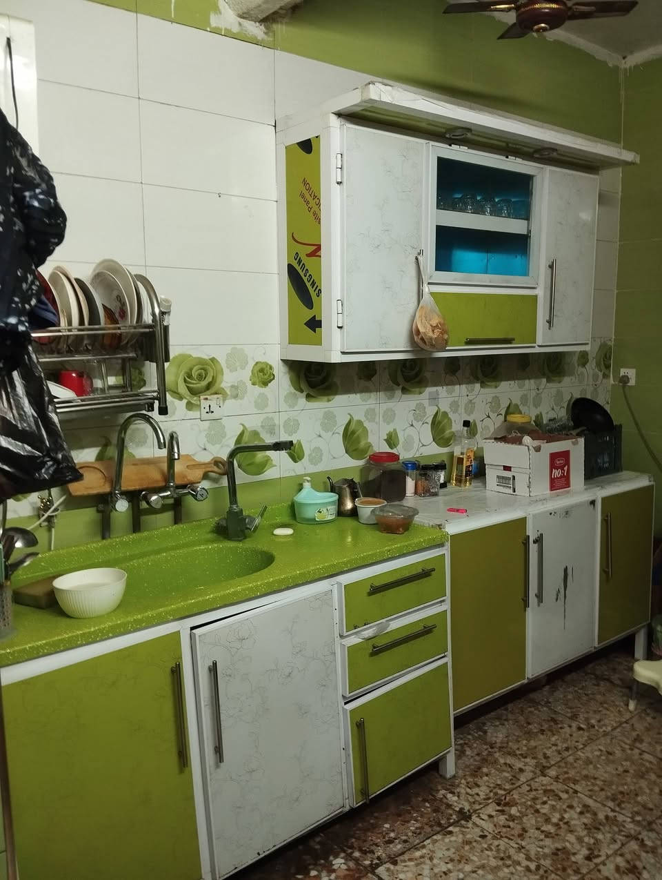 السلام عليكم للبيع مجمده وثلاجه وغساله بغداد الكاظميه للاتصال ***********
