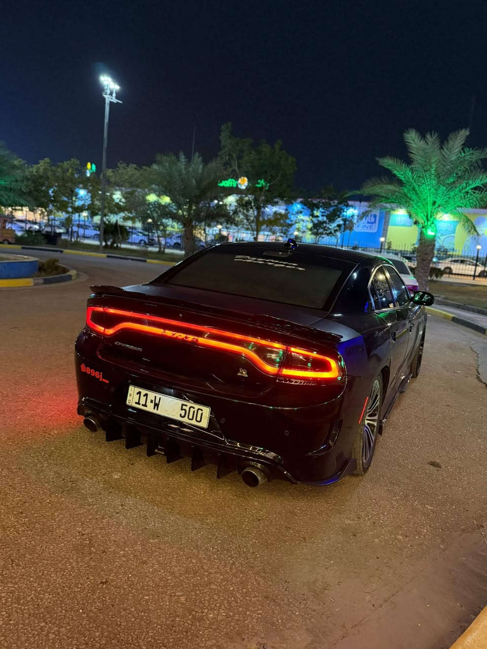 السلام عليكم جارجر 19 اصل بغداد بسمي السياره RT سوبر تراك باك عليها شوته واكسل 3.9وعليها دبات تحكم HT بور بلكات ريس ولف حماوه 82 اويل كلج كان  تخم تاير جديد باتري  جديد منضومه زنون  دوشمه حسين اشماره  ماشيه 66 الف   ادامه كامله الله يشهد  حادث وجاملغ والباب مبدلات نفس اللون وبيها كلير من امريكا الباب والجاملغ الخلفيات  السعر 190بيها مجال رقمي ***********.  او واتساب ***********
