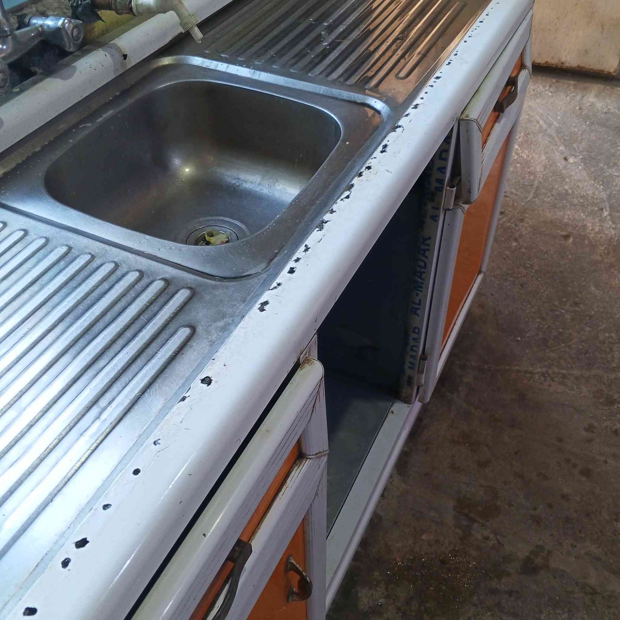 سلام عليكم 
كاونتر العرض مترين ونص 
وياه الملحق ماله 
ولسنك متره ونص يرادله ترتيب 
 ضرره سجه مال جرارات ورزه مال باب 
السعر 150 قفل مكاني بغداد الشعله


**إذا كنت صاحب هذا الإعلان وتريد حذفه لأي سبب، رجاءا أرسل رسالة إلى الدعم الفني**