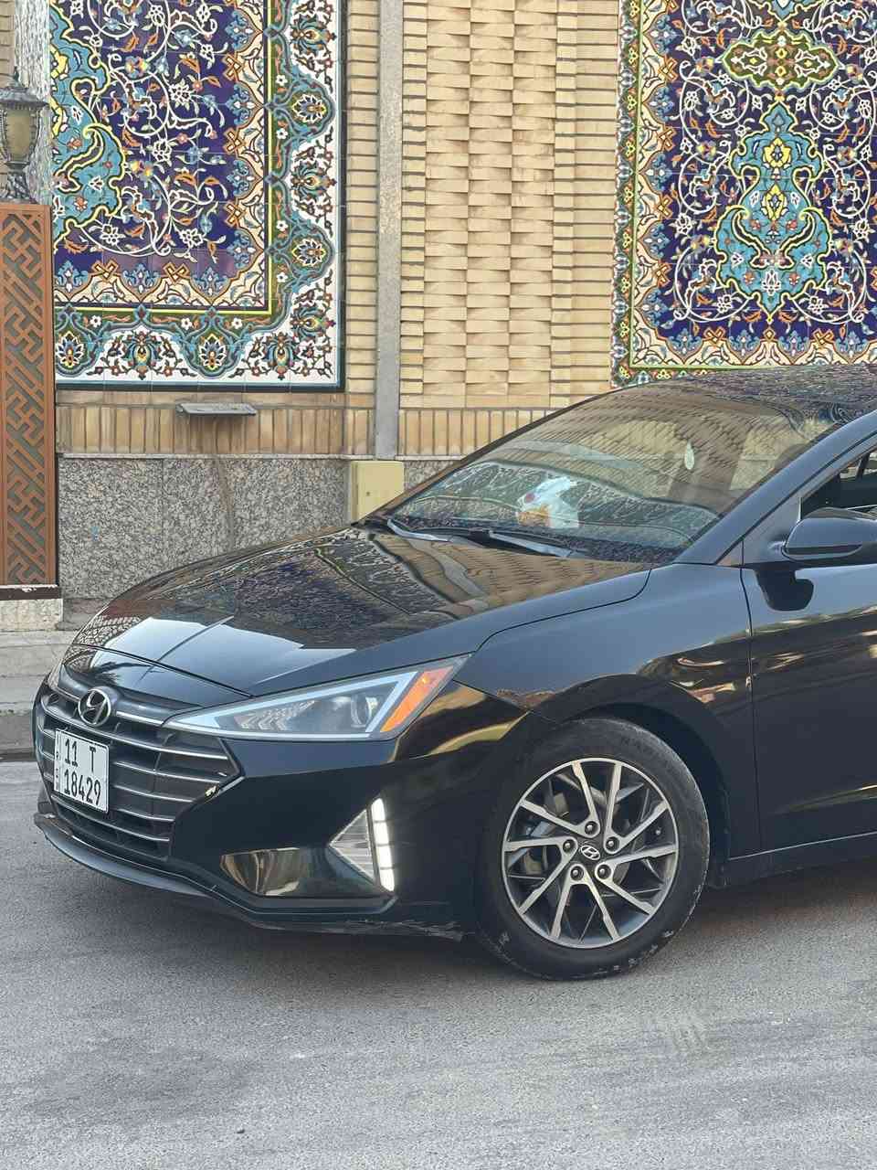 السلام عليكم السعر 118
النترا 2019 سياره نضيفه وجديده ع ايدي رقم بغداد بسمي هسه وراقام وسنويه كله جديده سياره كفاله عده جاملغ الخلفي صبغ باقي كفاله مكينه 2000 دوش سونار وصور الحادث ب منشور
المواصفات 
شاشه جبيرا تحكمات سترين 
كامرا دواره انضمت قياده
تحكم بل مري اوتو وبعد بيهه مواصفات
بغداد ***********
