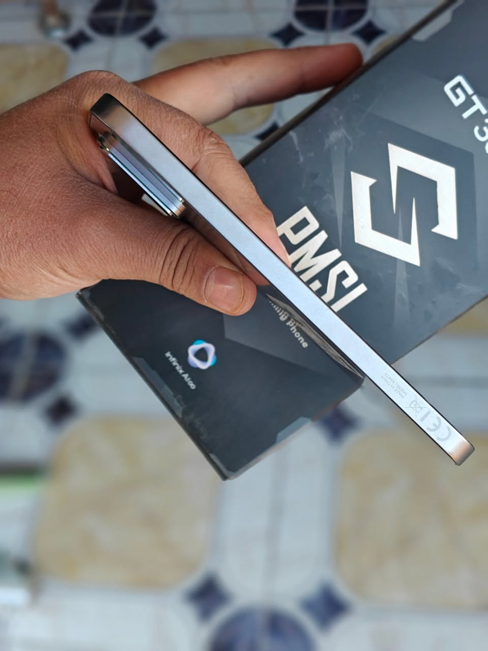 السلام عليكم 
انفنكس جيتي 30 بروا مستخدم 
ذاكره 256/24 كيكه نظيف جدا ومكفول وكامل ملحقاته الاصليه ظمان حقيقي من المكتب 3 أيام من أي خلل أو صيانه 
مكان المكتب بابل يوجد توصيل محافظات 
السعر مع التوصيل 300 الف سعر ثابت 
***********
