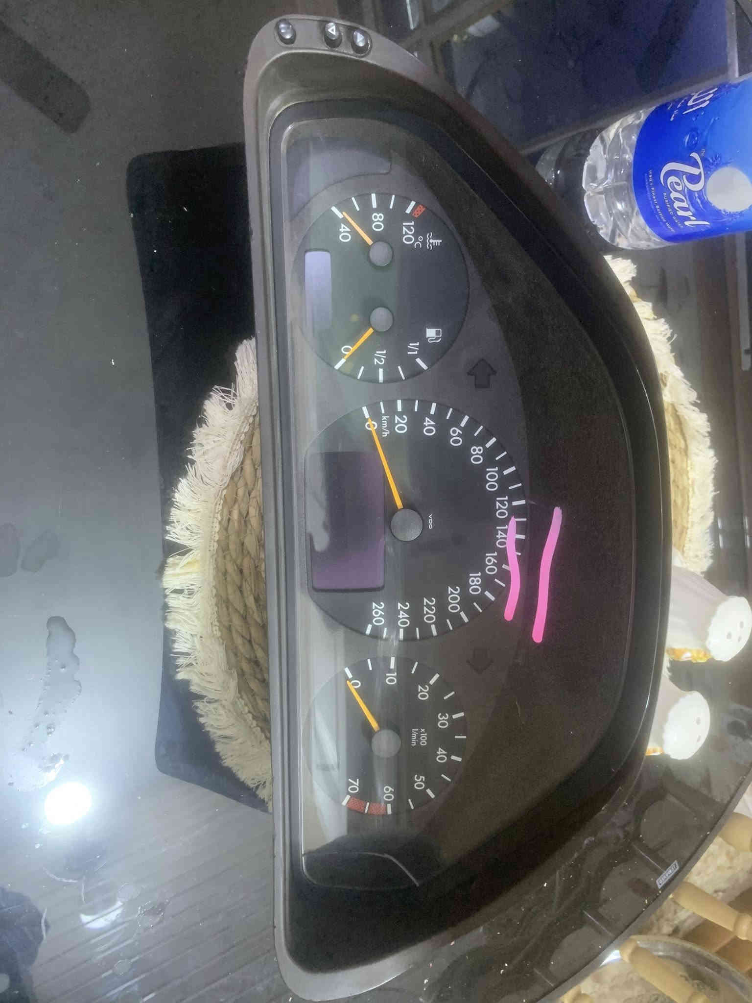 كيجات كيلو متر ام عيون 
2000-2001
ماشية 72 الف و259
شغالة فول مثل ما موجودة بالصور
السعر 150 الف وبيها مجال
مكان ميسان العمارة
***********
رجاءً لمايعجبة لا يعلق 
والشراي يتصل ويدلل
وجماعة شتكول لله سبحانة وتعالى شلون هيج ماشية وتغش اولا هذا موغش اني ابيعها وتبقى يم الياخذه
فرجاءً اطبكوا على صفحة
