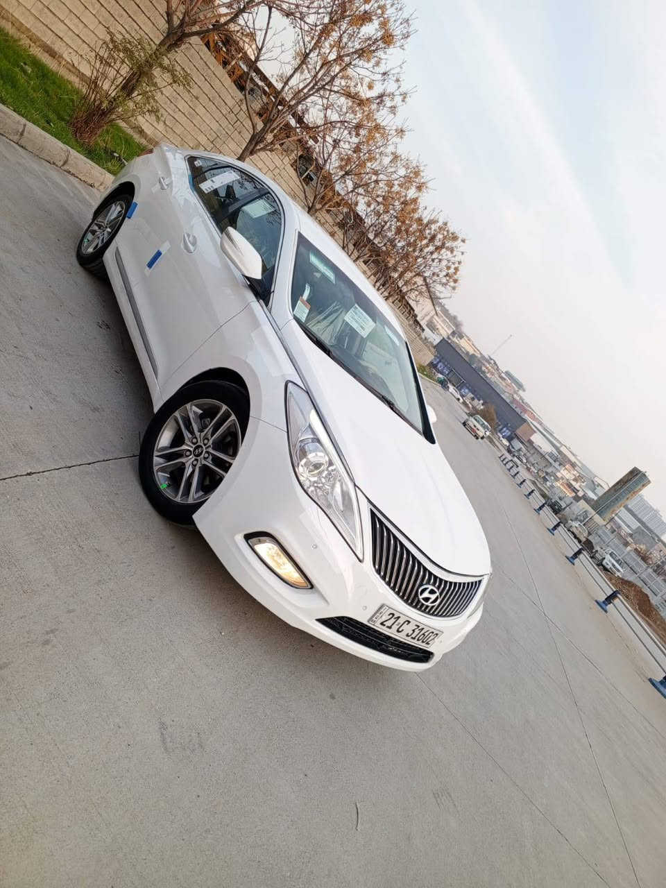 السلام عليكم للبيع هونداي ازيرا 2013 لون ابيض كفاله بدون صبغ بيه مكانين تعديل فقط فول مواصفات عدا لبانوراما ولبصمه كشنات جلد كشنات لامامي كهربائي كشنات تدفيه  بردات بالابواب برده خلفيه ويه لبك تنزل مرايات شفط  حساس امامي وخلفي ليد امامي ويل كروم يدات نيكل داخل بيجي تحكمات ستيرن بلوتوث تحكم لايت  مواصفات حلوه سياره كلش جديده وجاهزه من كلشي محرك 6سلندر حجم 3000مفتوح بشرط صوت وبخار كفاله كير ومحرك تبريد كله بشرط صدر تايرات كله جديد سيرفس كامل مسويله  سنويه ارقام كله جديد وبسمي تحويل بنفس ليوم مكان السياره #السليمانيه السعر ب127ومجاله كلش بسيط الشراي يخابر ***********
