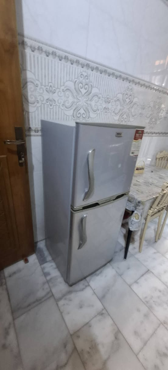 ثلاجه لبيع نضيفه شرط الشغل مكان كربلاء قرب البارون سعر 175 الف مادخله تصليح ***********
