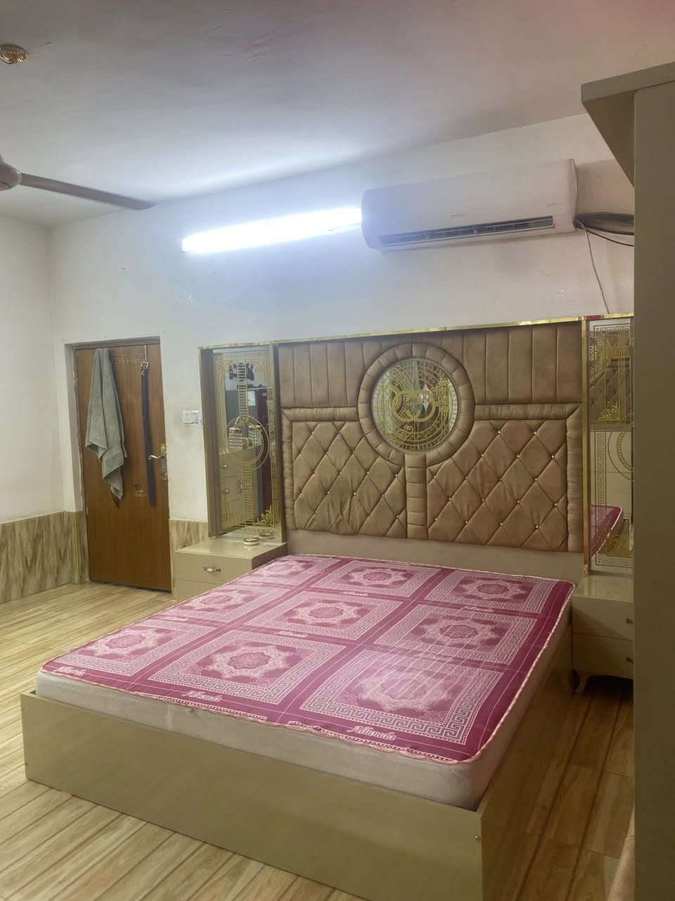 سلام عليكم غرفه مستخدمه شي قليل سعر 900وبي مجال الاستفسار تصال ***********
