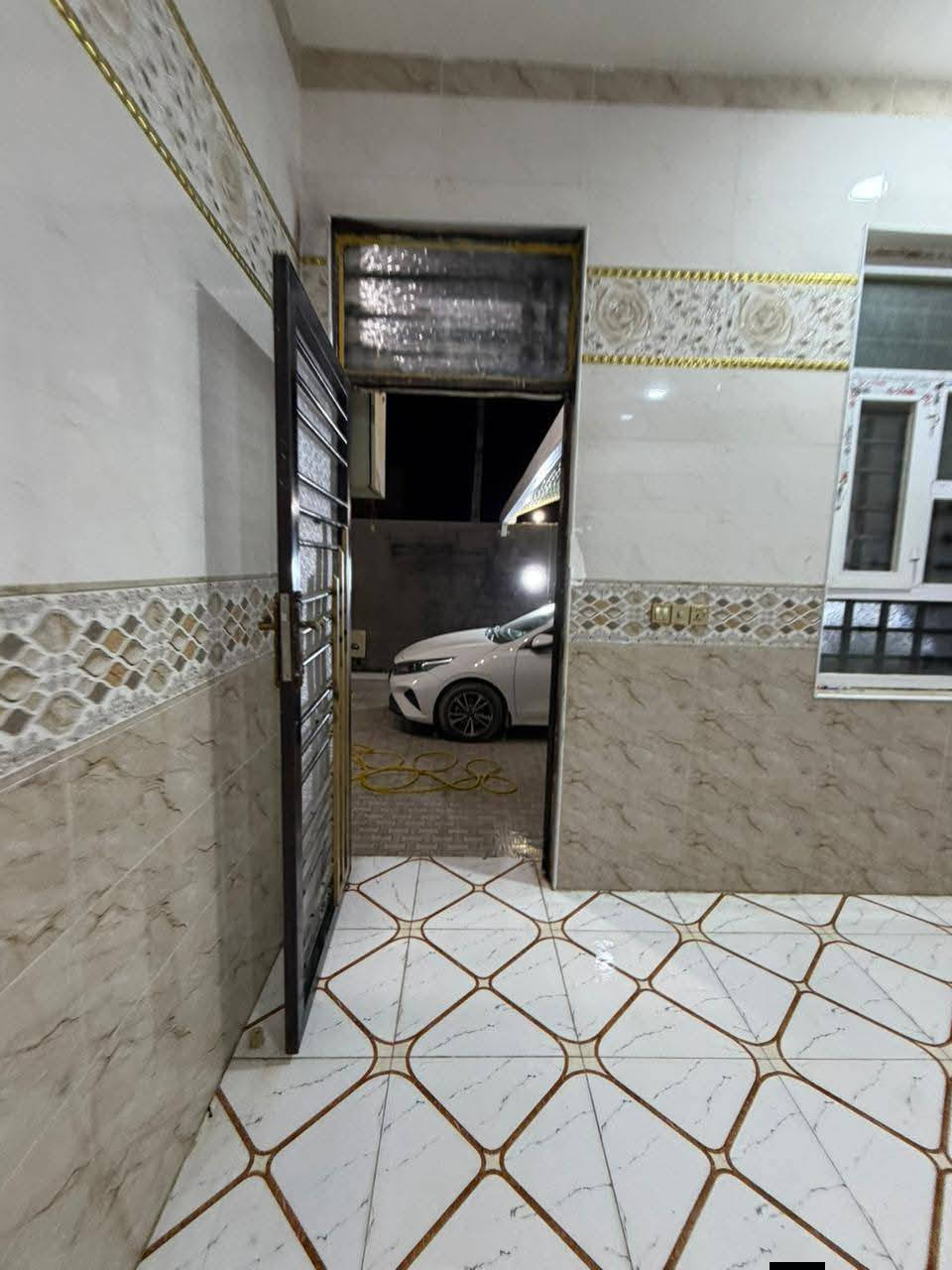 اعلان......
بيت للبيع بحي النفط زراعي مساحة 250متر شارع احمد مطر

يحتوي على غرفتين وصالة ومطبخ وبراني وصحيات خارجيه وداخليه

السعر 120 نهايته

للاستفسار اتصال على الأرقام التاليه

***********

***********

***********

مكتب الساعي للعقارات

العنوان سايدين حي الشرطه مقابيل أسواق الريتاج
