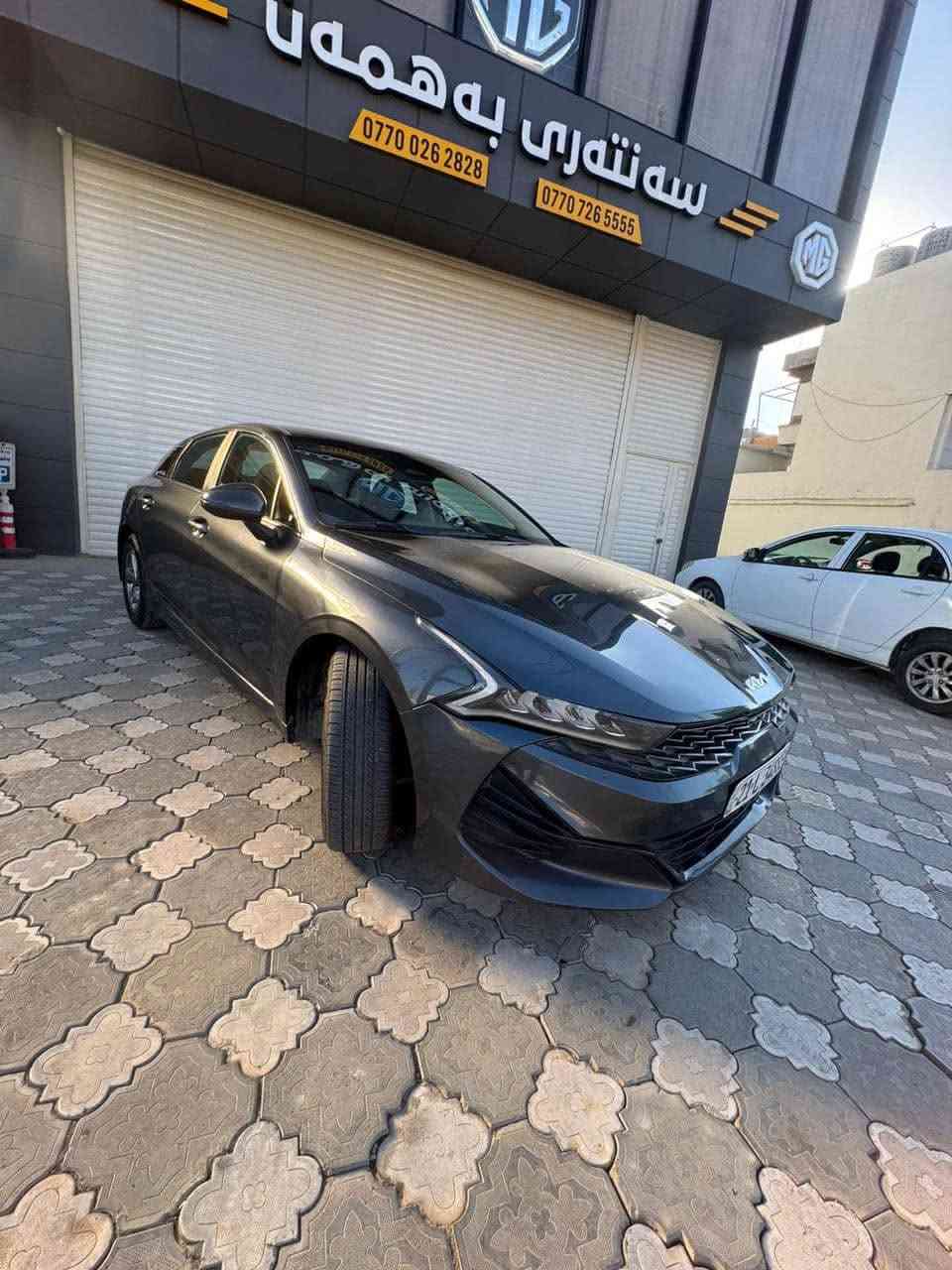 السعر ١٤٥ وبيه مجال…كي فايف موديل ٢٠٢٢ رقم سليمانيه بأسمي تحويل وكاله مواصفات معروفه.حادثهه جدا بسيط.تبريد ثلج صدر امامي خلفي جديد صور الحادث والسونار مرفق بالصور مكان السيارة حي اور قرب جامع الفردوس 
***********
