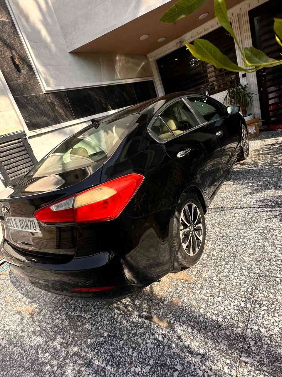 كيا فورتي سوده حادثها من امريكه باب السايق والتكمه وبدايه القماره مصبوغه عام السعر ٨٠ ورقه مكاني بغداد السيديه تقاطع درويش  رقم بغداد جديد ماشيه 83 الف للمراسله والاستفسار ***********
