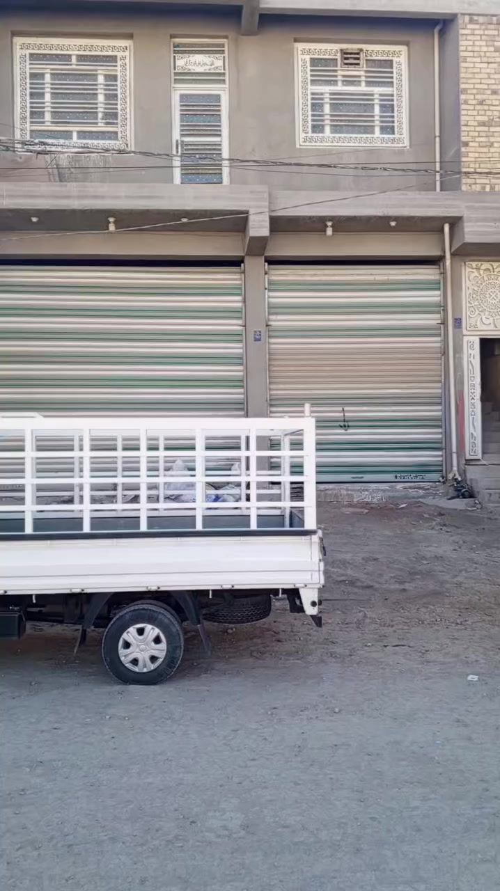 من رخصة الادمن
شقة للايجار
تتكون من غرفتين وصاله ومطبخ صحيات سيراميك ومنورين
تصلح عيادة طبية أو صالون أو معهد تقوية وكذلك لأغراض تجارية
حي العسكري شارع 30 مباشرة قرب جامع البتول 
بدل الايجار 250 
للاتصال ***********
