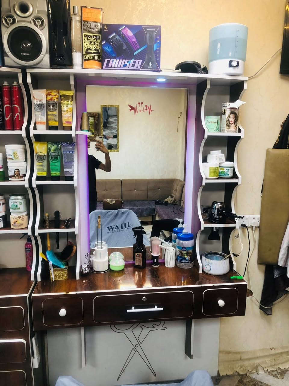 مــيـز حـلاقـه 💈
للــبيع 

الطول: مترتين 

العرض: ثلاث مترات
ــــــــــــــــــــــــــــــــــــــــــ 
يـحتوي علئ    8.  جرارات و. 20 رف +الاناره لون بنفسجي + كلوبين 
ــــــــــــــــــــــــــــــــــــــــــ 
السـعـر: 300 الف وبي مجال للطيبين


**إذا كنت صاحب هذا الإعلان وتريد حذفه لأي سبب، رجاءا أرسل رسالة إلى الدعم الفني**