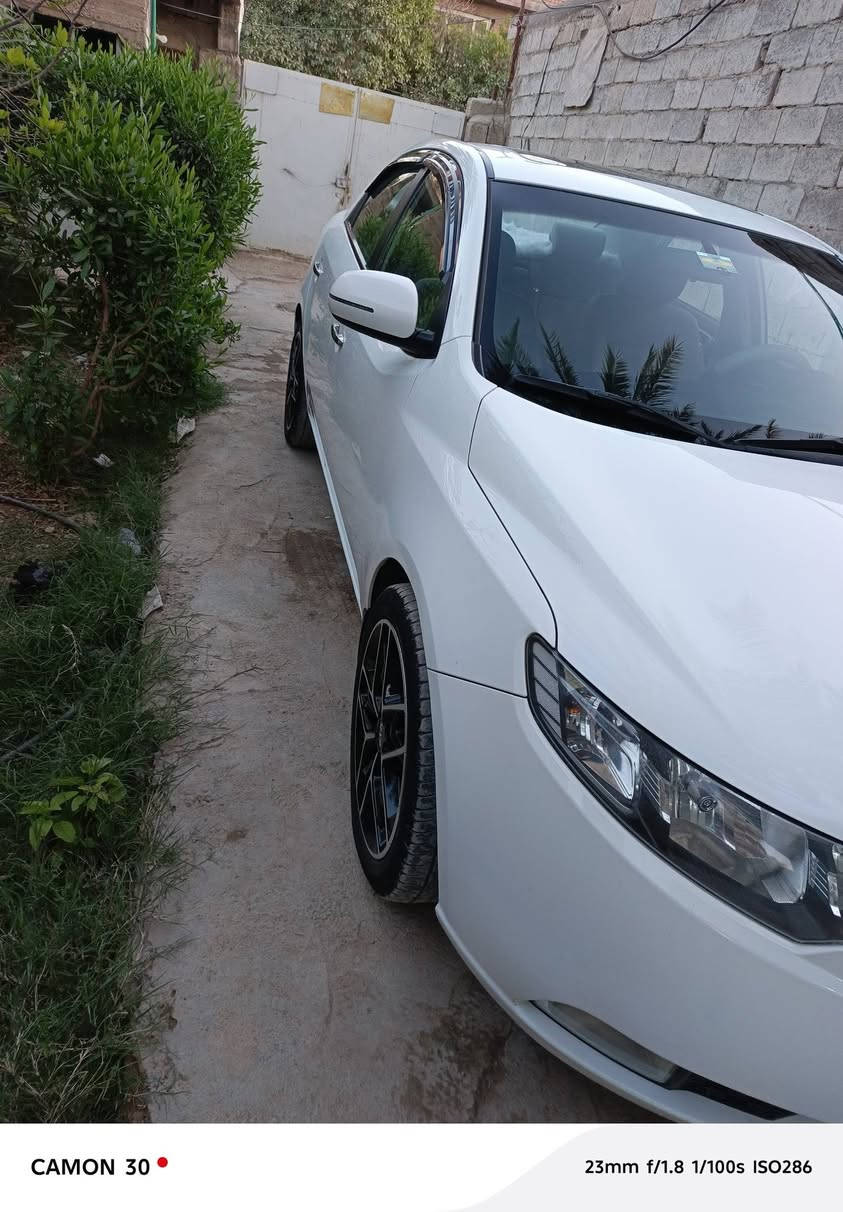 السلام عليكم كيا سيراتو 2012 فول عدا البصمه داخل رصاصي سياره جديده وجاهزه سنويه جديده مكفوله من الصبغ والتبديل سونار مرفق تبريد تدفئه وضع الشركه صدر تخم تاير جيد السعر 113 مكاني بعقوبه للتواصل ***********
