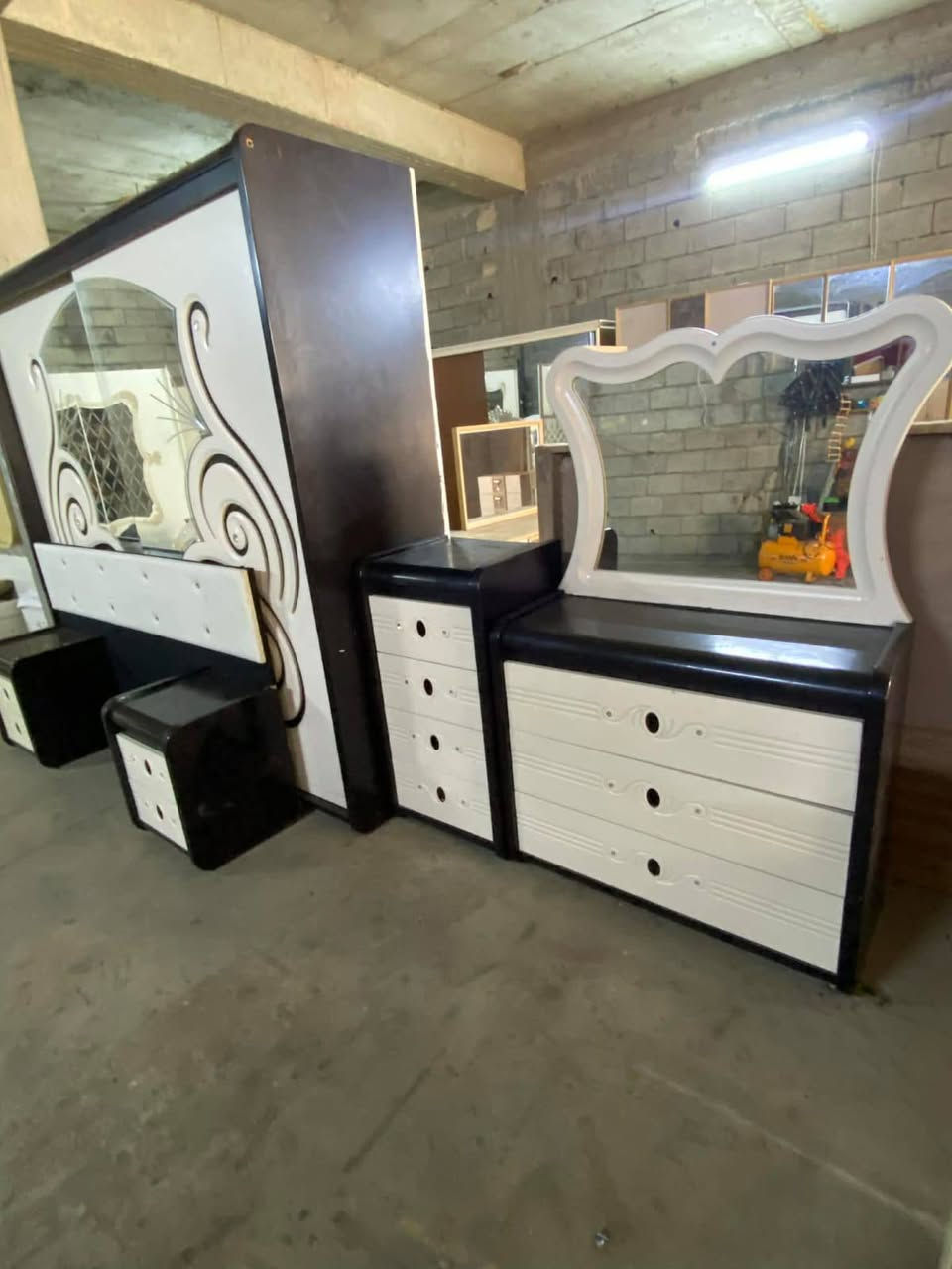 غرفة نوم تركي اخو الجديد 6قطع متوفر توصيل عنوان كركوك
رقم مبايل/***********
