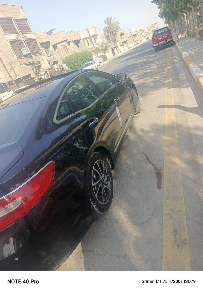 ازيرا 2014 خليجي فول موصفات vip
مكينة 3500 
السيارة كفالة بيها نص بنيد صبغ
نقصها بس صدرها 70‎%‎  فقط
فتحة بانوراما 
بصمة تشغيل  ابواب ترحيب 
مري شفط. 
كشنات مساج خزن 
3 بردات خلفية 
سايد بريك بصمة 
مكان بغداد الامين 
***********
