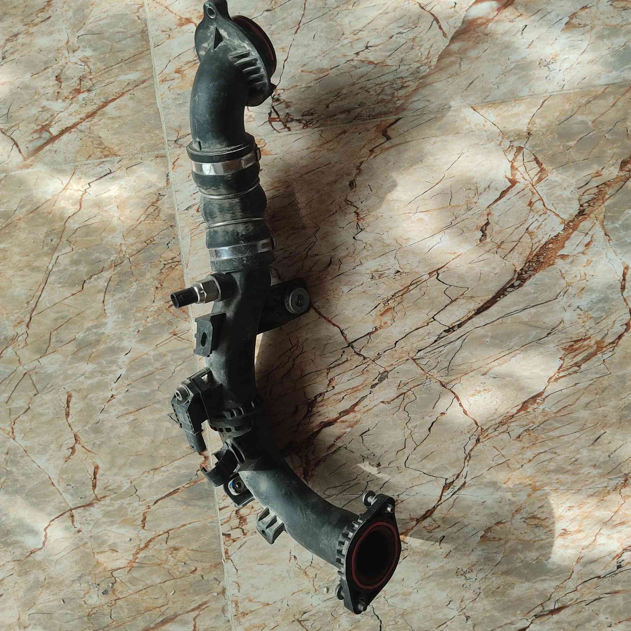 سلام عليكم 
متوفر اغراض جيب رنكد 1300 موديل 2023
حداديه وكير 
وغراض دواخل غرفة كامله
 مع دشبول وسترين
***********
