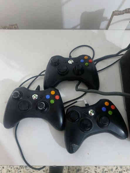 السلام عليكم إكس بوكس 360هارت500 جديد مع ٣يدات شغالات للبيع سعر٧٥ ***********
