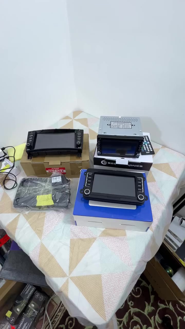 حبايب السلام عليكم ورمضان كريم 
من رخصه استاذ حيدر الورد 
عندي شاشات امزون بيهن 2 ترهم للكولف وجيتا بس الموديل بالضبط ما متاكد منه 
ووحده جوكر ووحده مرسيدس بنز 
كلهن جدد وبالباكيت وكامل تحويلاتهن وملحقاتهن 
سعر القطعه 30 الف 
اي استفسار او طلب الاتصال ع الرقم 
*********** 
او الخاص مفتوح 
تريد تجي تاخذهن مكاني الزعفرانيه تريد توصيل موجود 
والكل ع راسي
