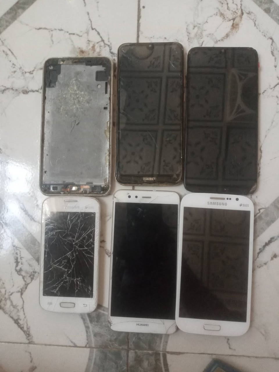 سلام عليكم عندي هذن الموبايلات يرادلهن شاشات ابيع هن كلهن شلعة وحده ب80 الف قفل شراي يطبلي واتس اب *********** بكاني بغداد مدينه الصدر
