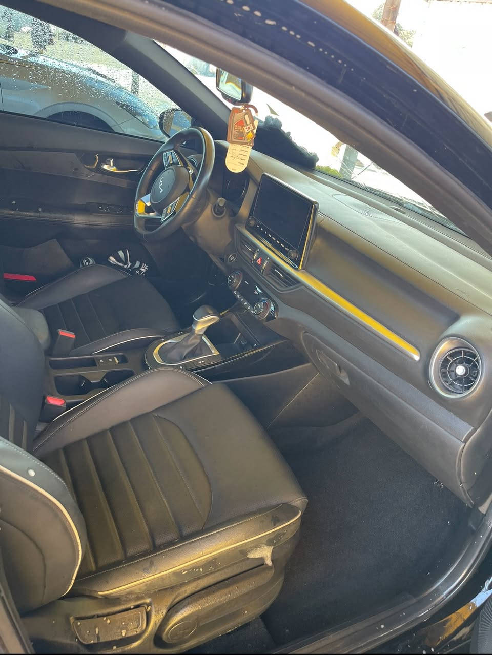 السلام عليكم
كيا فورتي GT LINE 2024

رقم بغداد  أعلى فئة بال GT Line

المواصفات

فتحة سقف

سستم سماعات harmn kardon 

شحن وايرليس

تشغيل عن بعد

تحكمات ستيرن 

تحديد مسار

رادار جانبي 

بصمة تشغيل مع بصمة ابواب 

كشنات جلد مع بصمة GT lineمع كشن السائق كهرباء +تبريد وتدفىة

قطعتين تبريد

لايت لد 

بك لايت لد 

توقف ذاتي

اضواء ترحيب عند الاقتراب

ستيرن رياضي حرف (D)

 ثلاث وضعيات قيادة Mode Drive (نورمل + سمارت + سبورت)

شاشة كبيرة  8 انج + GPS+ بوصله + كامره خلفية دواره 

محرك 2000 دوش المرغوب 

ماشيه 12 الف 

الضرر  موضح بالمنشور بجم كبس 

عنوان المثنى. السعر 165 بيها مجال للشراي
***********
