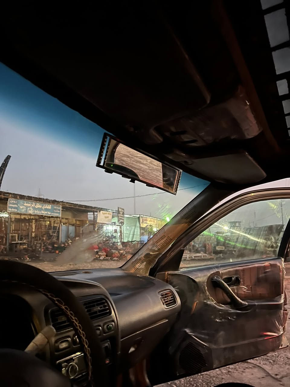 السلام عليكم….
براميرا نيسان موديل 93 

محرك جديد 2000

كير شرط 

تخم تاير جديد

صدر خلفي امامي جديد 

دبلات خلفي امامي جديد

سياره مابيها نقص برغي تصعد وتمشي 

كهربائيات كلها شغاله

الارضيه والقماره مدوشمه جديد مع دوشمه الكشنات

سنويه صاقطه تحويل موجود شلون يعجبك

والباقي بالصور شوف واقتنع 

متواجد فيس واتساب 

***********

السعر ( 35 $)
