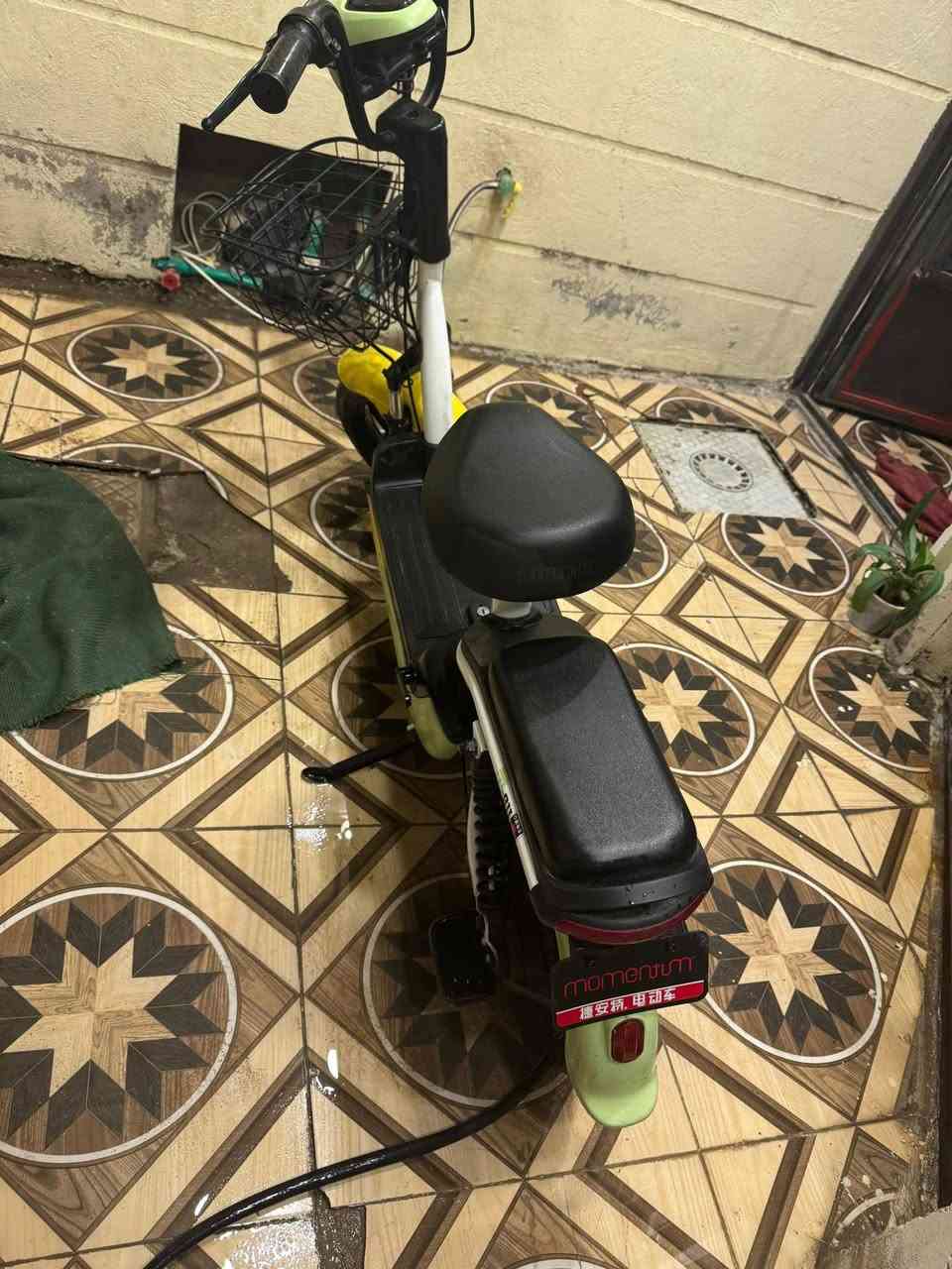 دراجة شحن جديدة كُلشي شغال بيها
شاحنة موجودة 

العنوان: الدورة
السعر :250وبيها مجال بسيط
واتساب :***********
