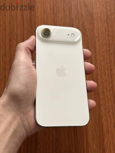 السلام عليكم ايفون 17 أيـر ذاكرة 256 بطارية 100 نضافته 100/100
مشحون 24مره
***********
