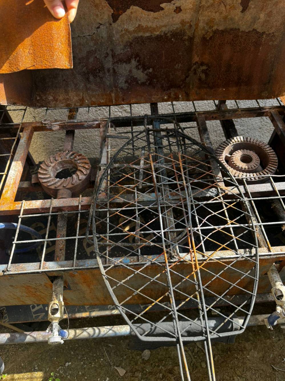 غراض مطعم لبيع مستعملةنضيفة وشغالة 