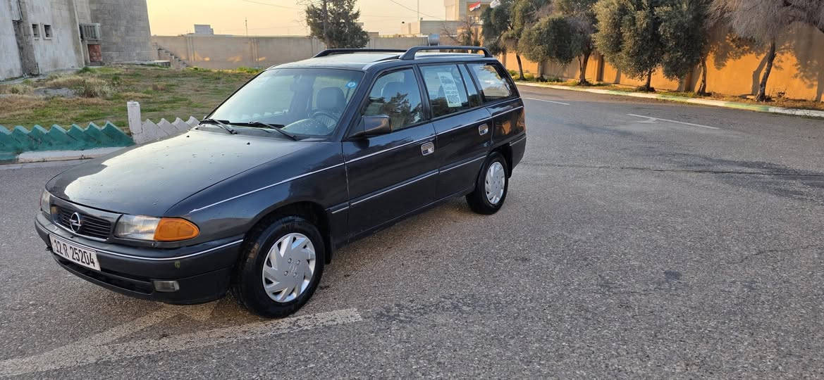 استرا موديل 96 حجم 20
سنويه جديده لل2031 شرط التحويل
كير ومكينه شرط بيها كابون بانزين ماستر
فول توماتيك بس كير عادي صبغ جماليه شرط مال تحويل طخم تاير جديد طخم الورا والكدام جديد ويرمنيه كلها شغاله 
العنون موصل حي الحدباء السعر 45
***********    ***********
