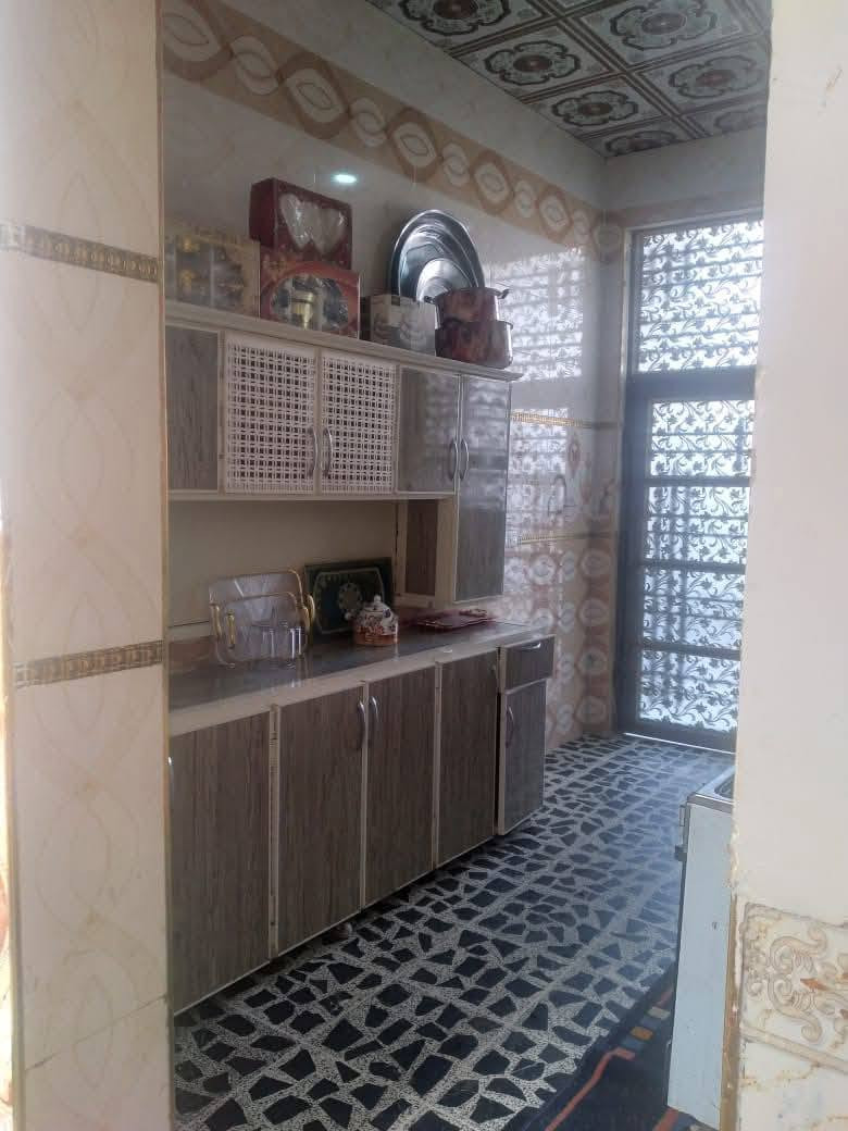 مشتمل للبيع 
في التوزيع الجديد 
البناء طابوق طابق واحد 
المساحه 125م
شارع 15
مكون من استقبال +غرفه+مطبخ +صاله+ حمام
الارضيه كاشي مرمر اي نقص مابيه 
السعر /77 بي مجال للشراي
الهاتف/ ***********
الهاتف/‏‪***********‬‏
