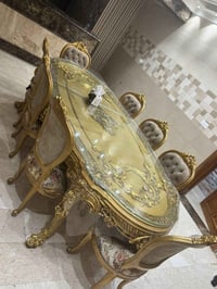 � طاولة طعام فاخرة للبيع — تصميم كلاسيكي ملكي طاولة طعام راقية بتصميم ...
