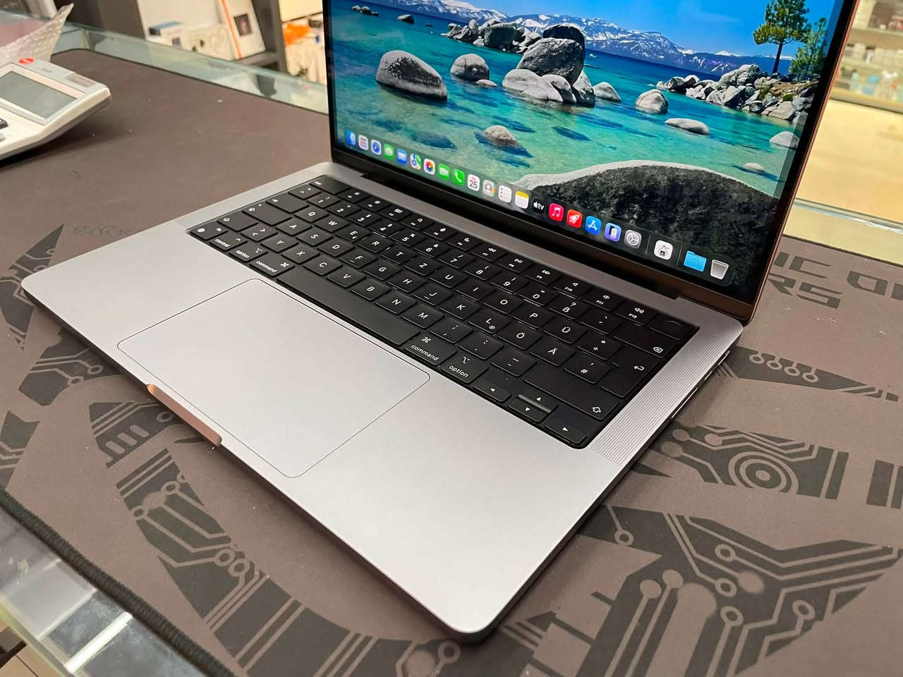 MacBook Pro 14-inch 2023
Apple M2 Pro 💻

16 GB 

512 GB 

38 Cycle Count 

1.600.000 Price 

***********  WhatsApp📱
