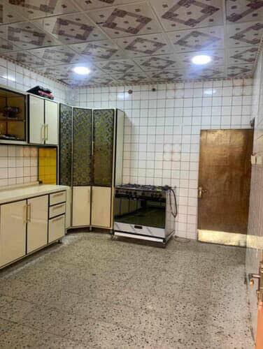 الطابق الأول  للايجار معزول عن الطابق الثاني غرفتين +
واستقبال+هول+مطبخ+مشتملات:***********
