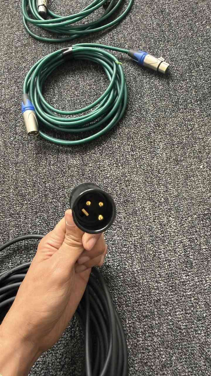 السلام عليكم
كيبلات صوت نوعيتين
نوع الاول BNK طول كيبل ٥ متر 
عداد ٦ كيبلات سعر كيبل واحد ١٥ الف 

نوع الثاني كيبل صيني امتياز 
و فيش نيوترك اصلي 
كيبل طول ١٦ متر سعر ٤٥
كيبل طول ١٨ متر سعر ٥٠
كيبل طول ٧.٥ متر  سعر ٣٠ الف 

مجموع كلهن ٢١٠ الف 

لمعلومه سعر فيش نيوترك زوج ١٨ الف جاي تنباع 

لتواصل خاص 
هذا رقمي ***********
