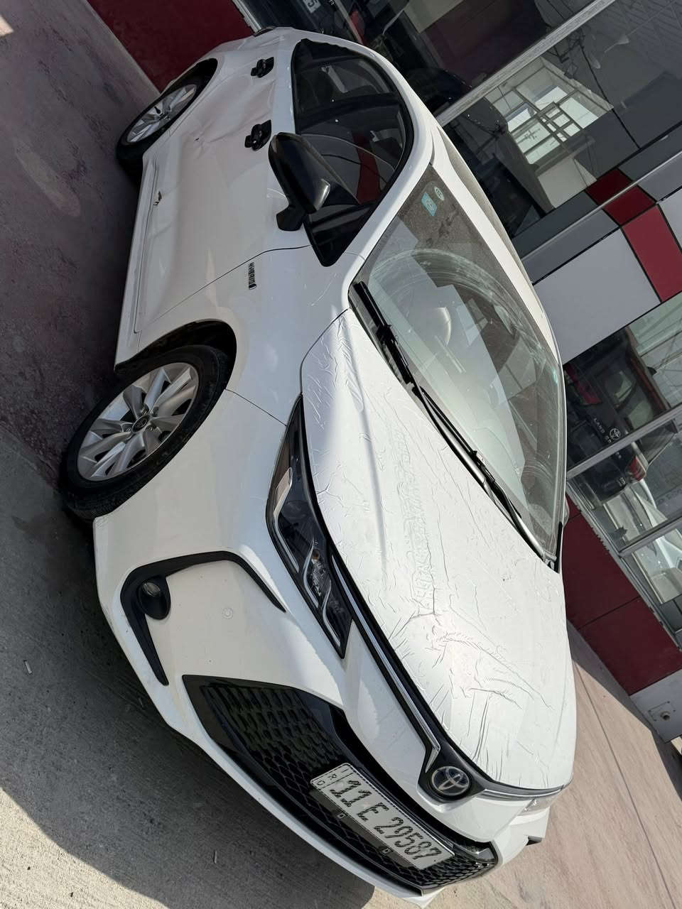 يالله 
السلام عليكم 

كورلا 2023 هايبرد شكل الخليجي داخل احمر سيارة فول واحد ع واحد مابيه نواقص 

سيارة نظيفة جدا 

(ملاحظة ) السيارة بيه طخة بلباب الخلفي فقط وبعدهه ع وضعه وموضحة الطخة بلصور

السعر 128 $ وبيه مجال بسيط جدا 

مكان السيارة السيدية 

للاستفسار ***********
