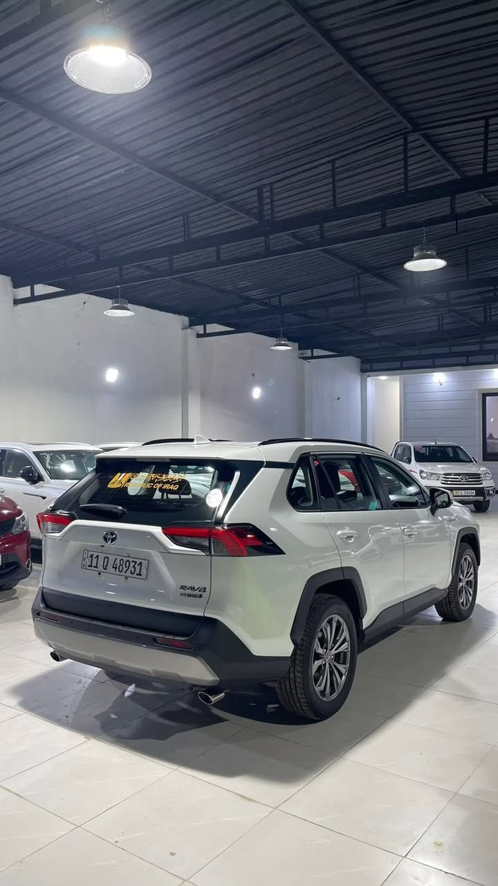 🔥🚗 فرصة للبيع – تويوتا راف فور 2025 🚗🔥
للبيع سيارة تويوتا راف فور موديل 2025 بحالة ممتازة وفول مواصفات، استعمال خفيف جداً.

المواصفات:
• اللون: أبيض
• الممشى: 24,000 كم فقط
• سقف بانوراما
• 5 كاميرات محيطية
• ويل كروم
• دخول وتشغيل ذكي (Smart Key)
• داخل جلد فاخر
• كراسي كهرباء
• تدفئة للمقاعد
• دلاك / تبريد للمقاعد

معلومات السيارة:
• استيراد خاص – تجميع الصين
• السيارة باسمي (مشروع وطني)
• الهزة بيها سنة كاملة
• التحويل فوري من الصبح

ملاحظات:
• شخوط خفيفة بالدعامية الأمامية من الجهة اليمنى فقط

📞 للاستفسار والاتصال:
***********
⚡ *سيارة نظيفة جداً ومواصفات كاملة
