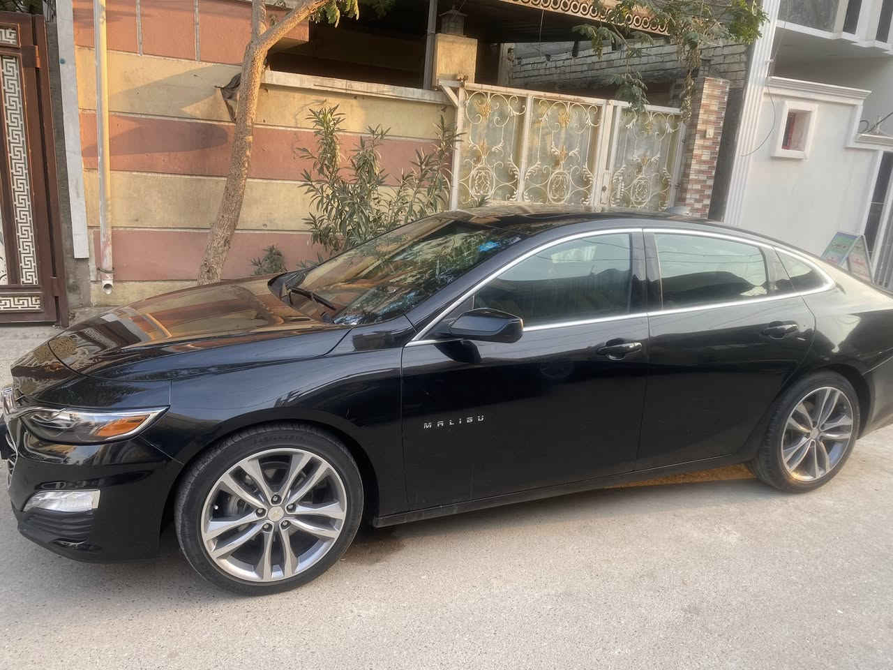 ماليبو 2023 lt2 فول مواصفات 
ضرر بابين وتبديل أصلي نفس الون بدون صبغ جاملغ بيها سونار جديد  
وصبغ رقم بغداد بااسمي   هزه جديد ماشيه 30 الف مايل
المواصفات 
 بصمه ابواب + جنطه
فتحه بانوراما
محرك 1500 توربو 
 رادار امامي 
سايد بريك بصمه
مانع انزلاق
تشغيل عن بعد
لدات اماميه نهاري 
اوتو بريك /توقف ذاتي عند الاقتراب 
كشنات تدفئه + كهرباء 
تبريد مناخين منفصل SYNC
تبريد قطعتين امامي خلفي 
شاشه كبيره تدعم Android Auto/car play
خرائط Gps
كامره خلفيه 
السعر//139 قفل قفل قفل 
بغداد حي العدل***********
