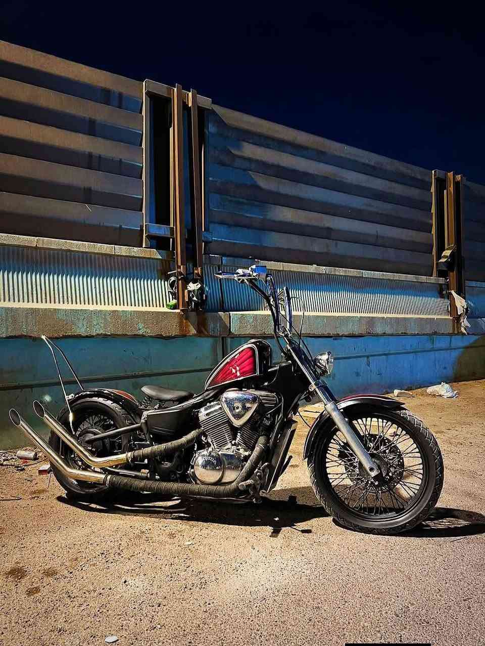 السلام عليكم
هوندا ستد بوبر 400cc
دراجه محرك وكير خير من الله وعليها ادامه جديده
بلكات NGK - فلتر دهن - دهن جديد - باتري جديد - تنضيف كابريتر 
الدراجه عليها تانكي تابوت موشم وستيرن ولقم طوال وصالنصات طوال صوت طرب يشك شك بيها شلعه ومعدل فول
الدراجه بيها نقوصات بسيطه 
مكاني بغداد البلديات 
السعر (1550) وبيها مجال قليل حك الجيه
(الدراجه بدون اوراق مكاتبه فقط )
  *********** متواجد واتساب
