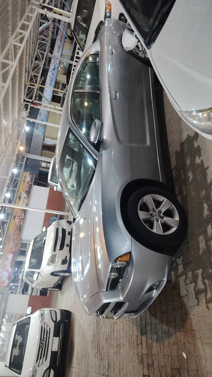 جارجر ١٣ شماليه سنويه ل٢٩ انكليزي
جاملغ وبنيد فقط السيارة جديده وبيه باب كلير
السياره بنجف الاشرف ***********
