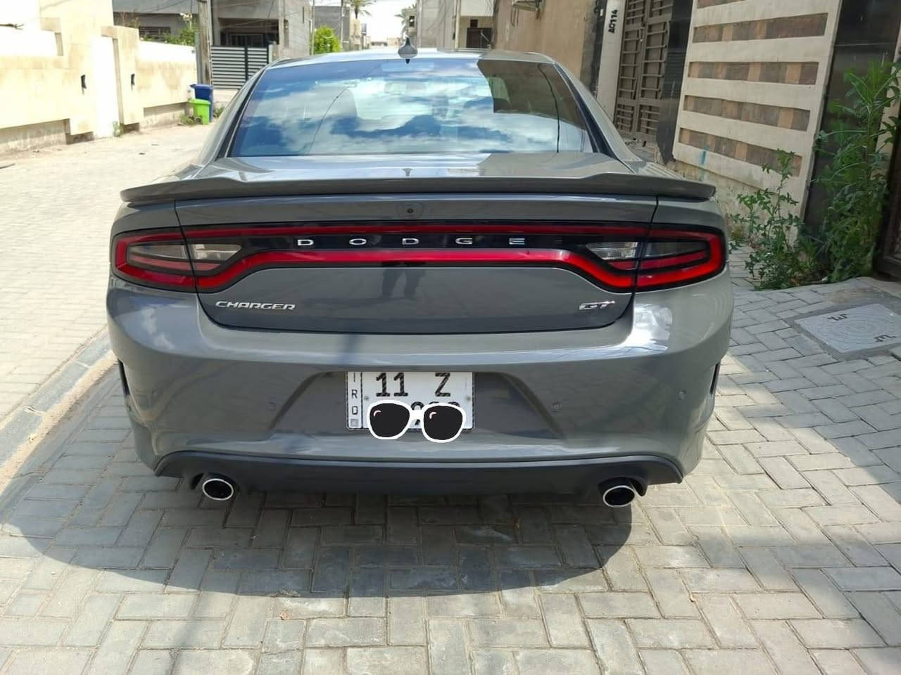 دوج چارجر 2023 GT اخر اصدار
اللون اسمنتي مميز
العداد 58 الف مايل
الضرر كما موضح بالصور والسونار حافة البنيد فقط معدل ومصبوغة على كد شبرين بدون داخل اخت الكلين وبدون ايرباك
رقم بغداد انكليزي 
محرك 6 سلندر 3.600
مواصفات GT معروفة
انظمة قيادة Super track pack , sport
بصمة تشغيل عن بعد وابواب، كشن السائق كهرباء، شاشة كبيره تدعم نظام ابل كار بلي، كاميرا دواره، تبريد قطعتين، حساسات خلفية، كروز سرعه، تحكمات ستيرن
لايت زنون بلادي من الشركة
السيارة جديدة تراي زيرو استخدام شخصي ومداريهة دهن اصلي وبنزين محسن وبيهة بصمتين وكتلوك الشركة وياهة
السعر 27500 $
عنوان بغداد السيدية
للتواصل ***********
