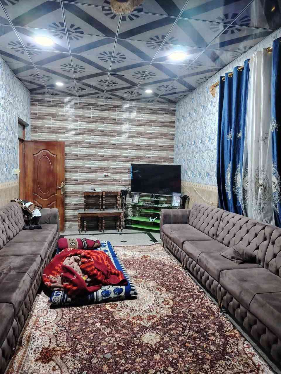ركن على شارع الرئيسي مال الخصيمة
مبني  سنة 2021
و مصبوغ و ترتيبات سنة 2024
مساحة 120
الطابق الارضي غرفة نوم استقبال و مطبخ و صالة و حمامات 2
طابق الثاني 3 غرف كبار و غرفة صغير الطابق الثاني ما ساكنين بي الغرف لسة فارغة 
طابق ثالث بي غرفة مسويها مخزن مجموع غرف 6 من عدا الاستقبال
بيت نظيف كلش و كما موضح بالصورة
اريد اراوسة بدونم بعرصات حجي هندي مال الخصيمة او حولي الجامعة الي عندة خلي يراسلني
للاستفسار مراسلة على الخاص


**إذا كنت صاحب هذا الإعلان وتريد حذفه لأي سبب، رجاءا أرسل رسالة إلى الدعم الفني**