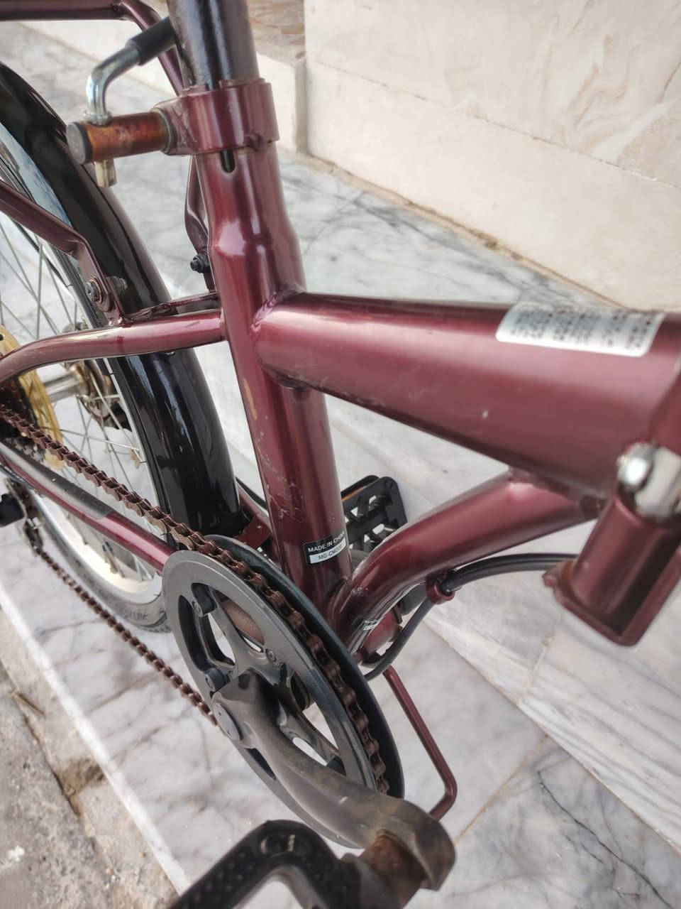 السلام عليكم ورحمة الله وبركاته
دراجه موديل طبك  حجم ٢٠ باله ياباني النضافه فول 
ميزت الطبكه فتح قفل 
غير مستخدم داخل العراق 
لشه مضلع قطعه لوك  اصلي باله السعر ( 90 الف) 
عكرب ماركه اصلي شيمانو 
سستم كامل شيمانو كير ٦ نمر شيمانو تايرات بلادي  بريشهن لون ميمز ماروني 
سيبايه خلفي عظم اصلي 
قطعه فول موصفات قطعه نضيفه 
عنوان المحل بغداد شارع الفلاح 
هاتف *********** 
الاستفسار واتساب
